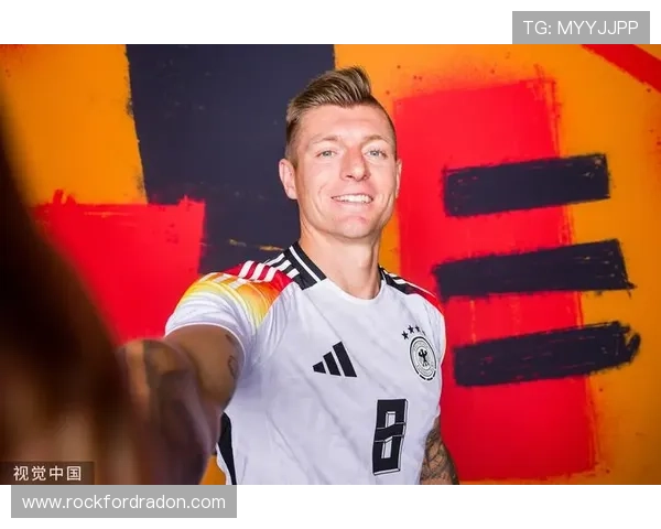 克罗斯助力球队表现提升，展现传球精准与战术意识的完美结合