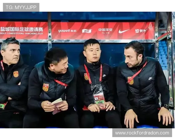 足球指挥风采：主帅战术布局与临场调度展现执教功力