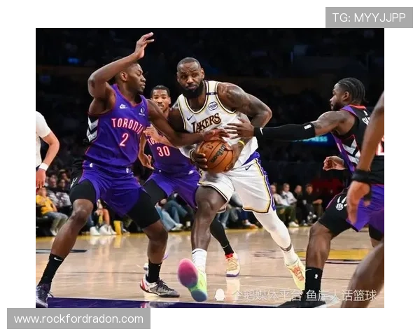 勒布朗挡拆拉开空位提升投篮效率，领先浓眉关键时刻得分表现明显差异